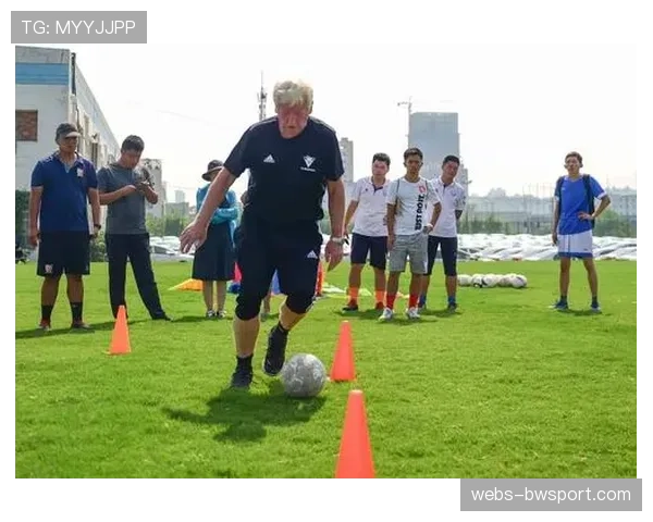 法国国家足球教练培训课程更新，将“现代压迫理念与周期化训练”设为必修高级模块